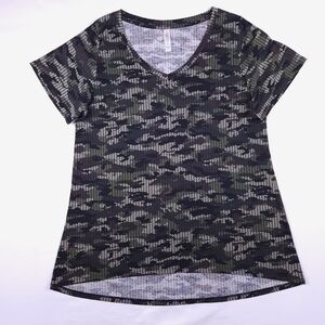 NWOT LuLaRoe Camouflage V-Neck Short Sleeve Tee Size XL